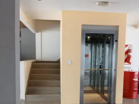 Don Bosco 300, Piso 1