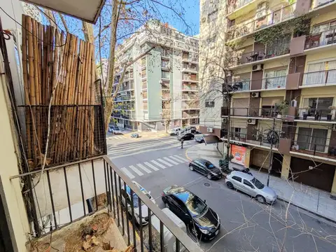 Monoambiente en venta en Palermo al frente con balcón.