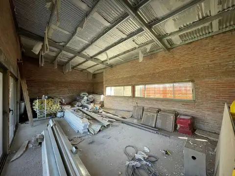 Casa 6 ambientes con 2 baños