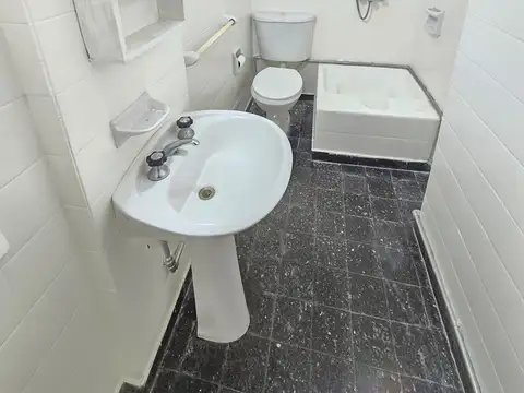 Departamento Monoambiente  en Alquiler en Haedo, Morón, G.B.A. Zona Oeste