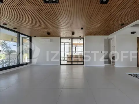 Casa 5 ambientes con 4 baños