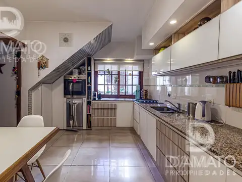 Casa 4 ambientes con 2 baños