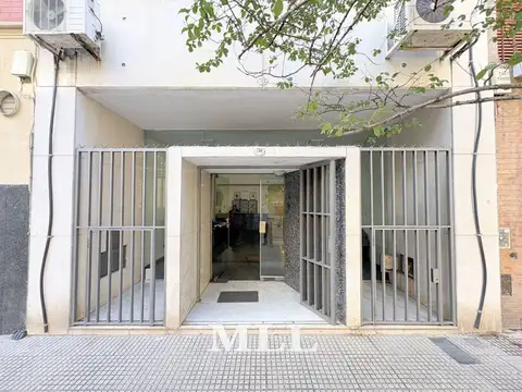 Pasaje del Carmen 750 . Av. Cordoba y Viamonte. 6 piso. Sup 62 m2. Oficina, Muy luminoso