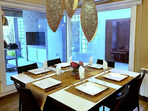 Casa 4 ambientes con 2 baños