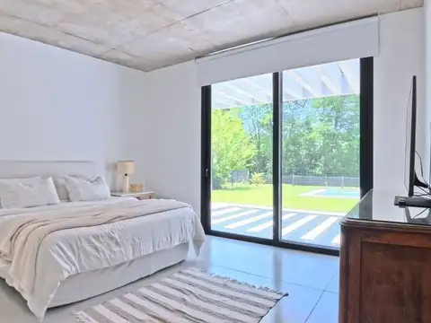 Casa 6 ambientes con 4 baños
