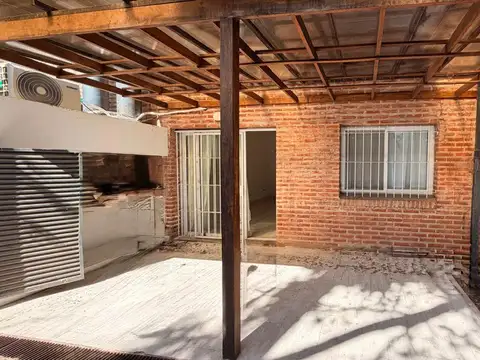 Departamento en oportunidad en Las Mercedes - con jardín y dos dormitorios