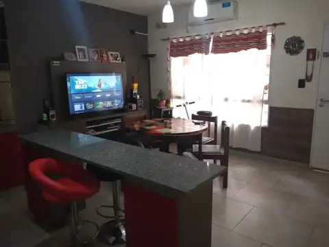 VENTA INMEJORABLE DPTO 3 AMB. CON PATIO Y FDO. LIBRE   PRECIOSO  