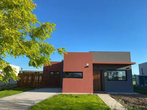 Casa en venta - 3 Dormitorios 2 Baños - Cochera - 150Mts2 - San Sebastián, Escobar