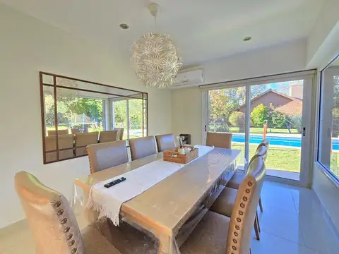 Casa en Venta con 4 cocheras