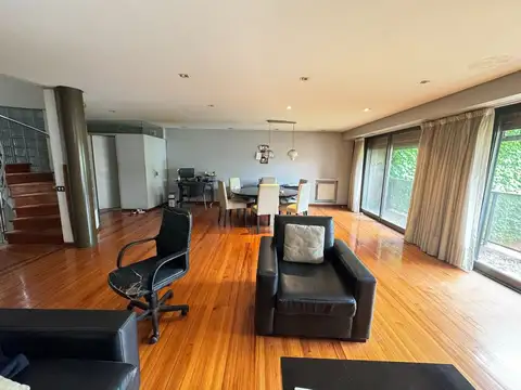 Casa en Venta con 3 cocheras