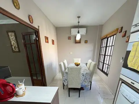 Casa 5 ambientes con 2 baños