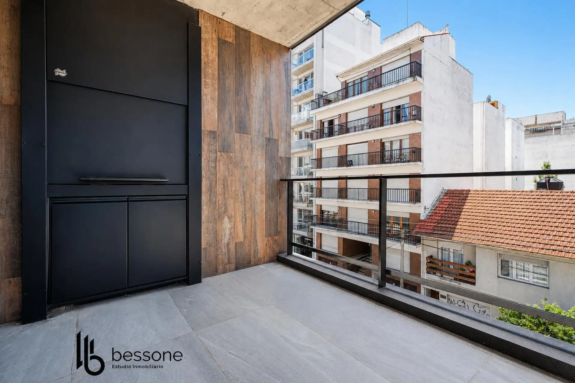 Depto 2 amb, 62m² con cochera, baulera y balcón terraza con parrilla — Zona Guemes