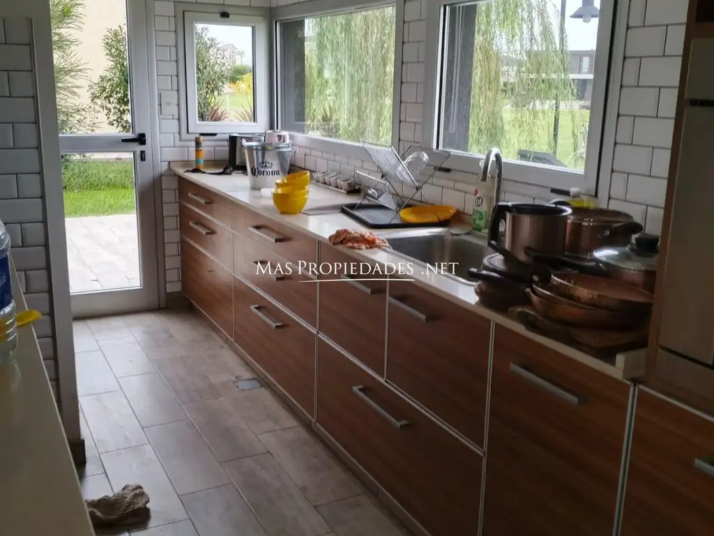 Venta Casa en San Lucas 3 Dormitorios Canning - 3 dormitorios con cochera