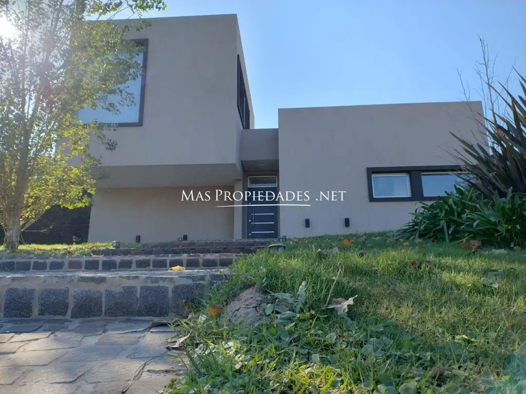 Casa en Venta - 3 dormitorios - USD 285.000