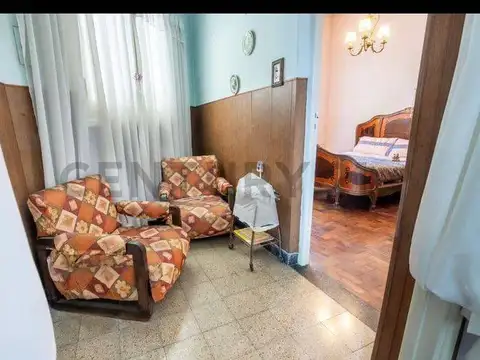 Casa en Abasto - 2 Dormitorios, terraza.