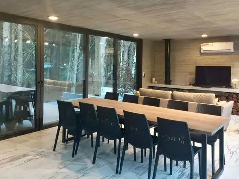 Casa 5 ambientes con 4 baños