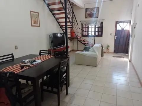 VENTA CASA CON GALPÓN 