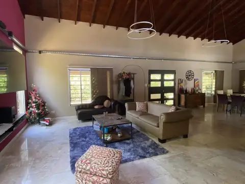 Casa 5 ambientes con 3 baños