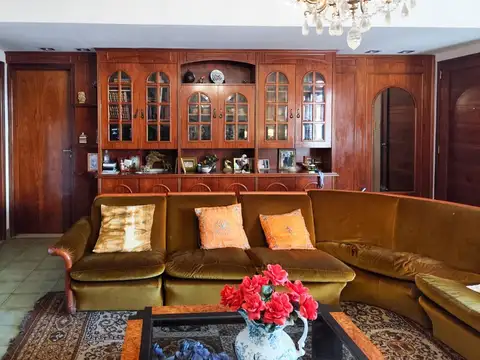 Casa 7 ambientes con 3 baños