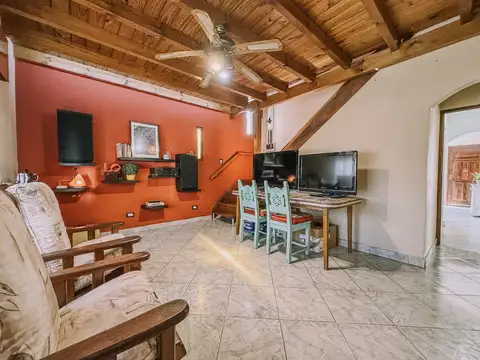 Casa en Venta con 2 cocheras