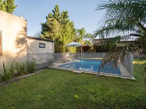 Casa 6 ambientes con 2 baños