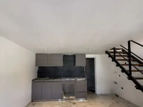 PH 2 ambientes en dúplex a la calle reciclado a estrenar Zona Don Bosco