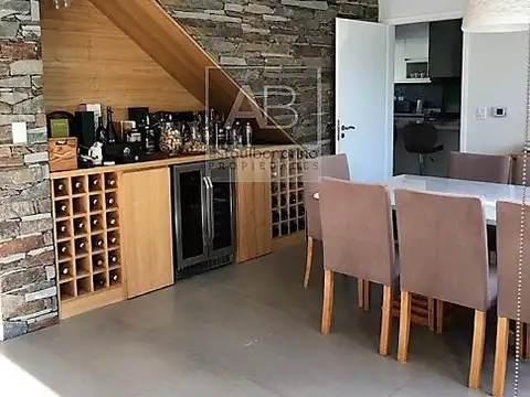 Casa 6 ambientes con 4 baños