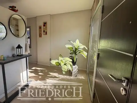 Casa en Venta con 5 cocheras