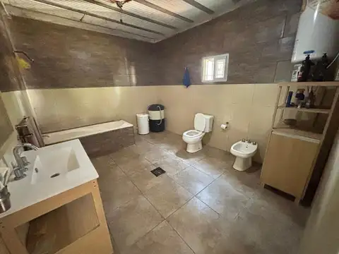 Casa 5 ambientes con 1 baño