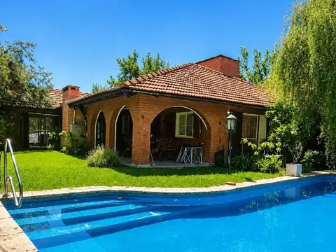 Casa en  venta 4 dormitorios, excelente construccion, 1 sola planta !