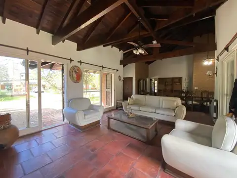 Casa en  venta 4 dormitorios, excelente construccion, 1 sola planta !