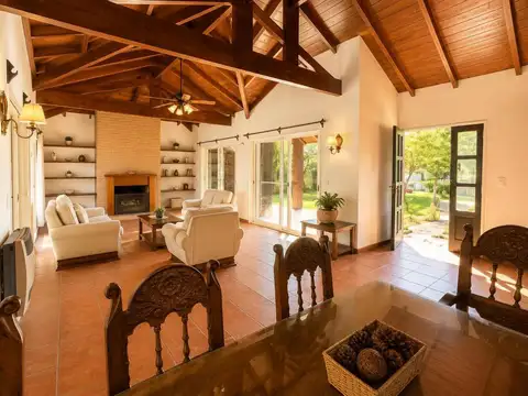 Casa 5 ambientes con 3 baños