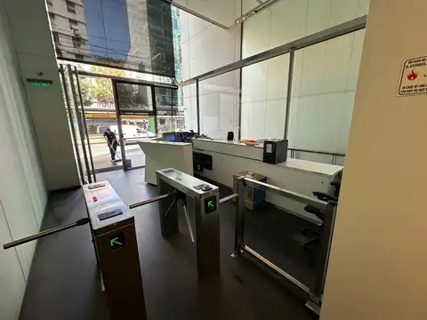 Oficina 7 ambientes con 3 baños