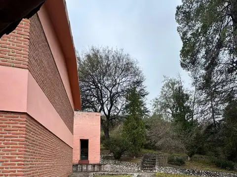 Casa en Alquiler con 1 cochera