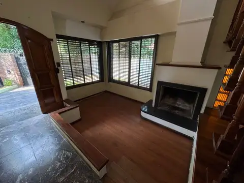 2 e/ Avenida Calchaqui y 101 100