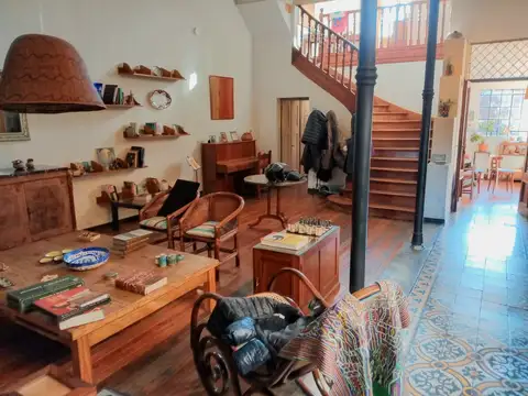Casa en Venta con 2 cocheras
