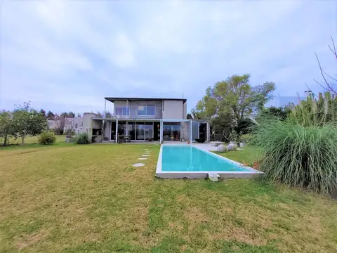 Casa 5 ambientes con 3 baños