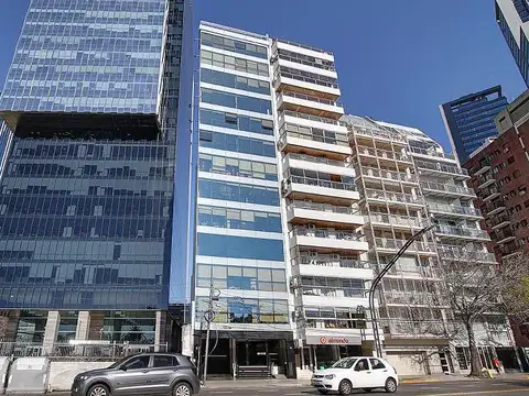 Muy buena oficina en edificio Corporativo. Amoblada. Cocheras