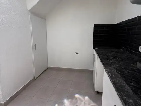Depto Tipo Casa 2 ambientes con 1 baño