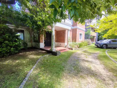 Casa a la venta de 5 ambientes. Apto crédito.Barrio Los Sauces. Pilar -