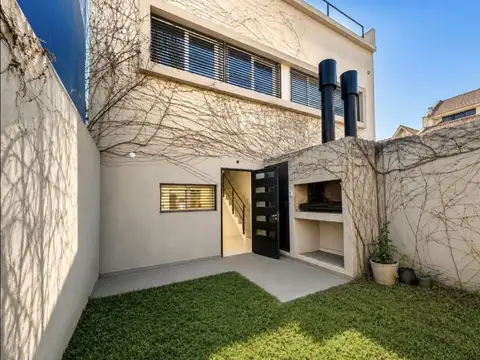 Moderno diseño / Excelente Duplex 4 amb, jardin , parrilla