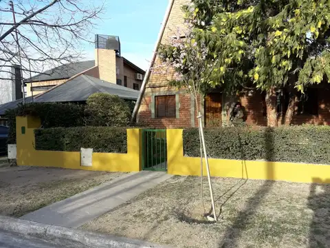 EN VENTA IMPORTANTE PROPIEDAD EN LOTE DE 1070 M2; CUENTA CON 3 DORMITORIOS - FICHA 7751