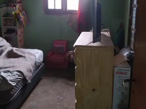 Casa amplia, más un Depto. en Merlo