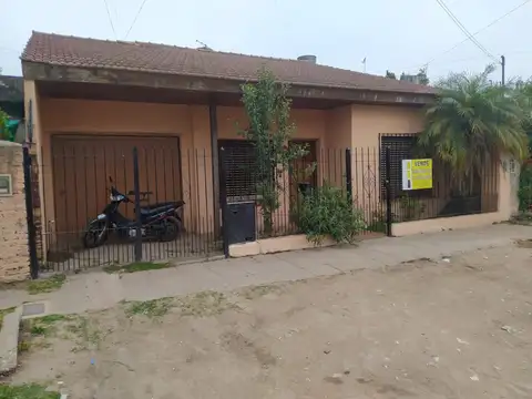 Casa amplia, más un Depto. en Merlo