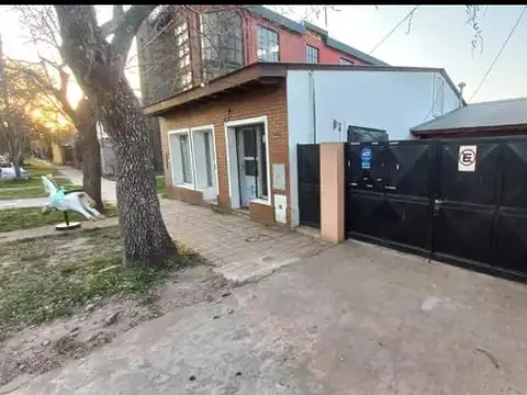 hermosa casa con jardín y piscina en Funes