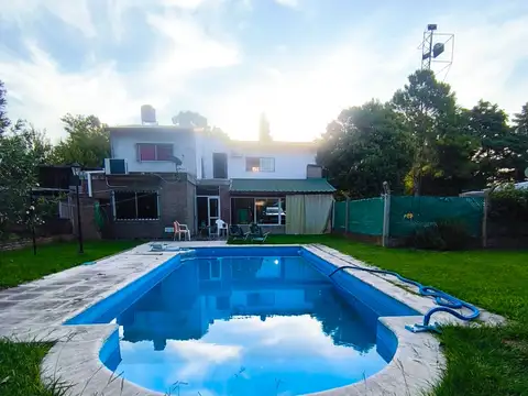 Casa quinta en venta de 224m2 ubicado en Pueblo Esther