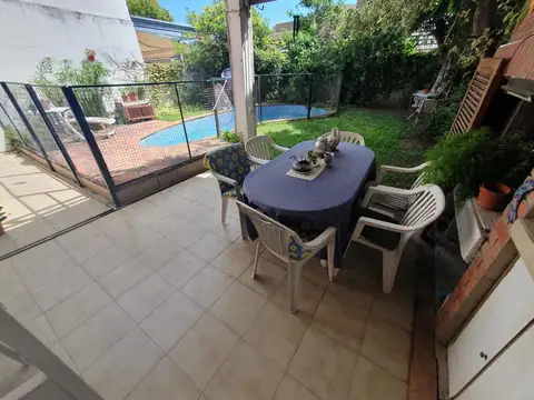 Casa 5 ambientes con 2 baños