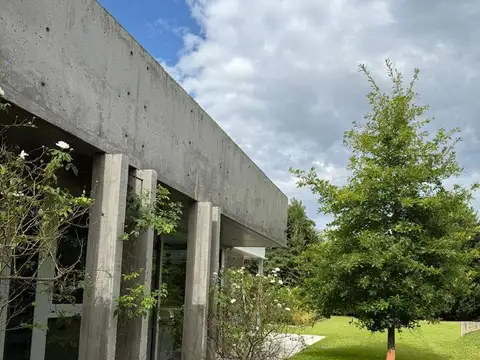 Casa 7 ambientes con 4 baños