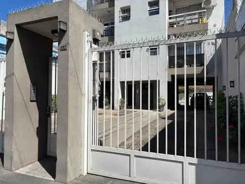 Cocheras descubiertas | Zona Morón Centro | A 4 cuadras de la estacíon