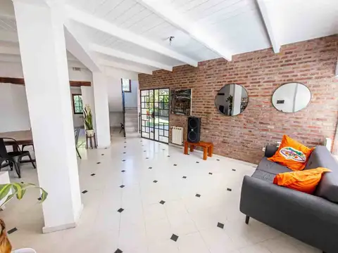 Depto Tipo Casa en Venta en Arguello, USD 189.000